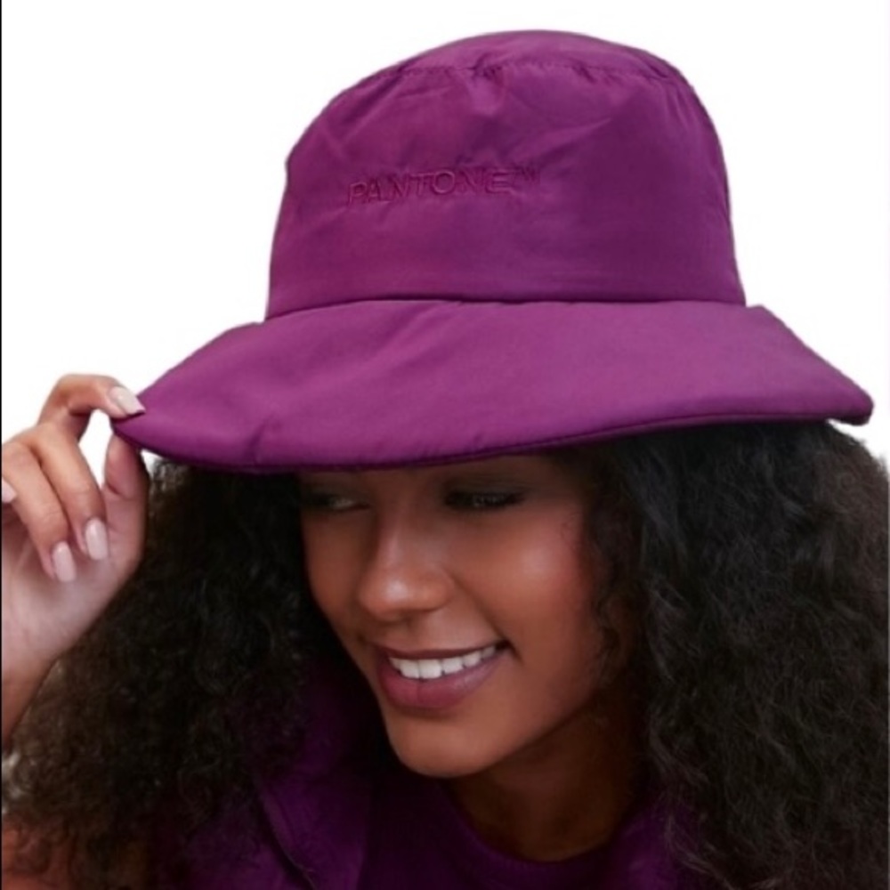 NWT PANTONE BUCKET HAT